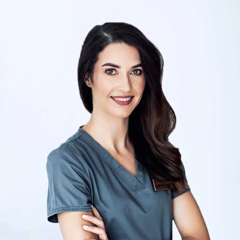 Dr. Bucerzan Ioana medic dentist chirurgie orala