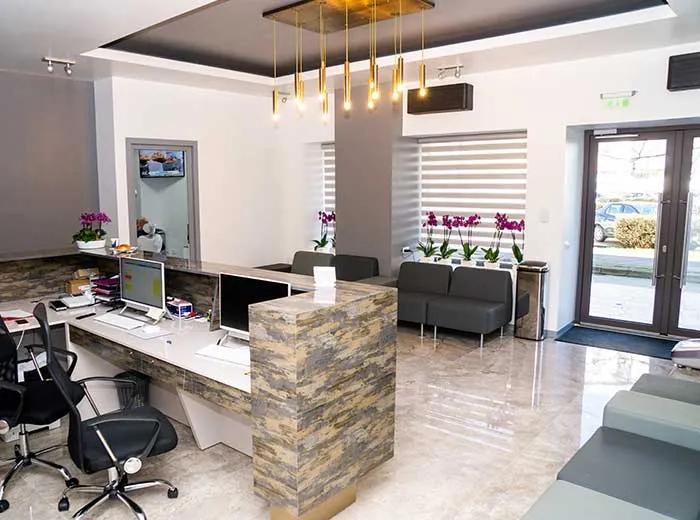 lobby clinica dentara targoviste