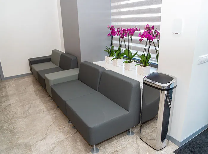 sala asteptare clinica dentara targoviste